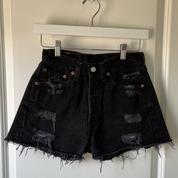 Levi’s Vintage 501 high waisted black cut off shorts - Picture 2 of 3